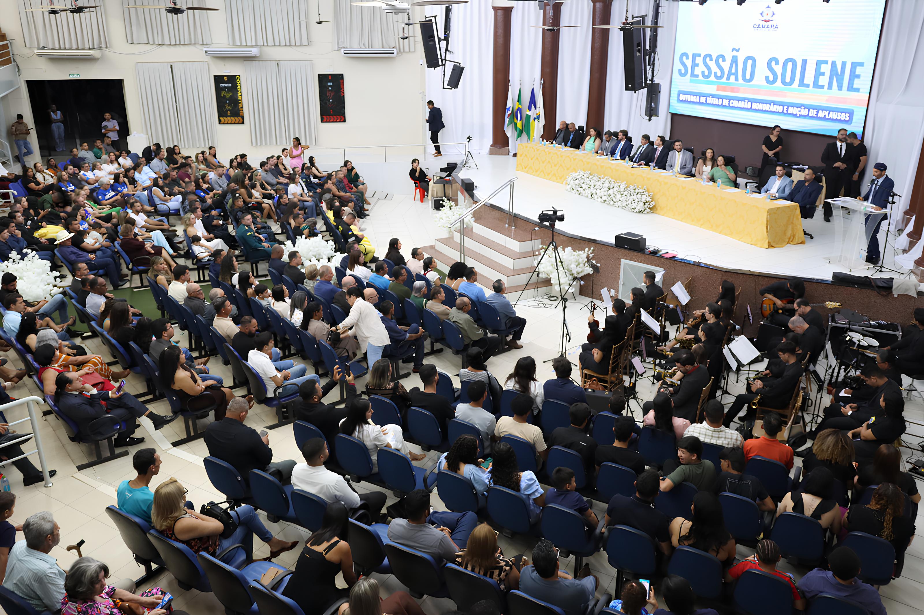 Câmara realiza sessão solene para entrega de honrarias 