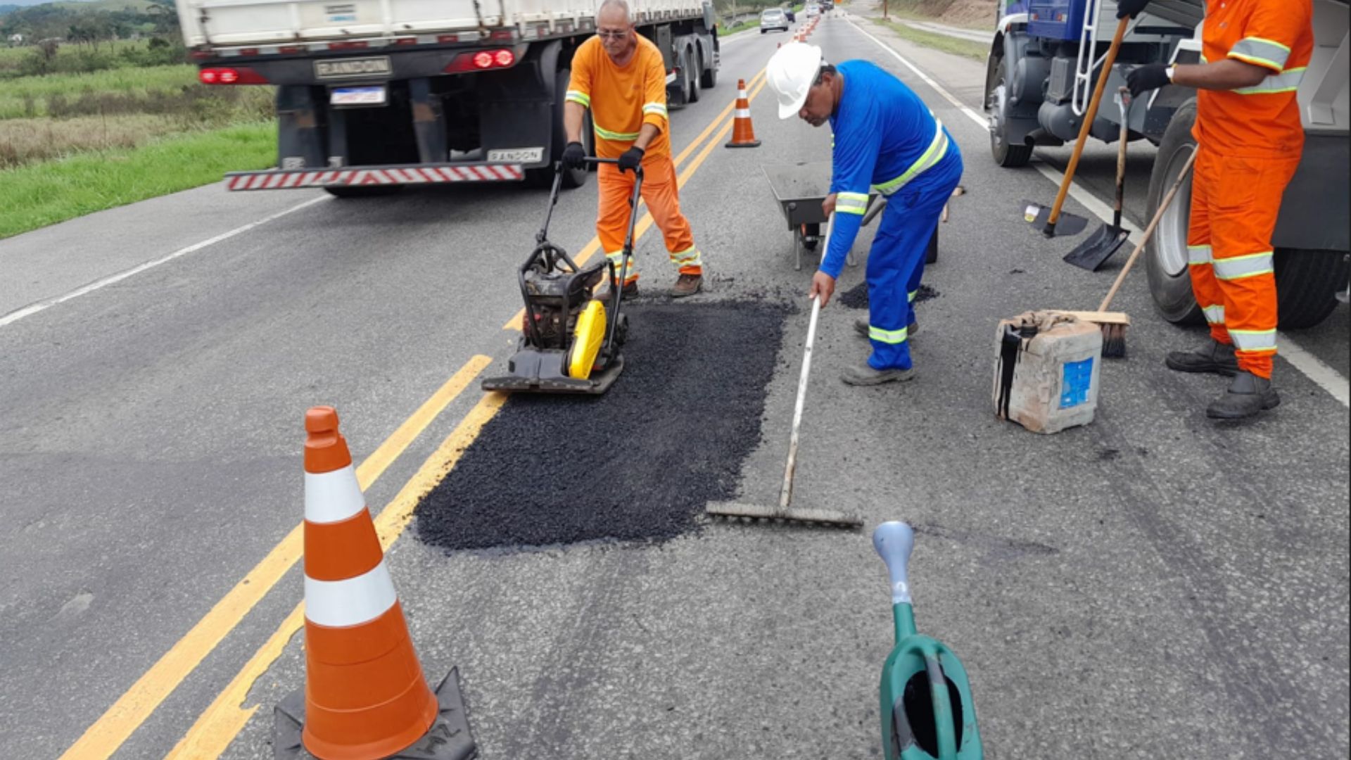 Vereadores aprovam lei que obriga conserto de buracos e valas por concessionárias