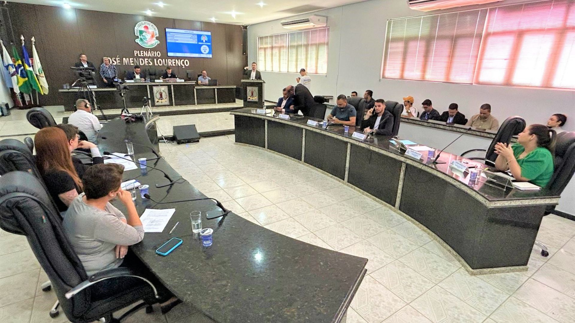 Vereadores realizam sessão extraordinária para ouvir secretários municipais